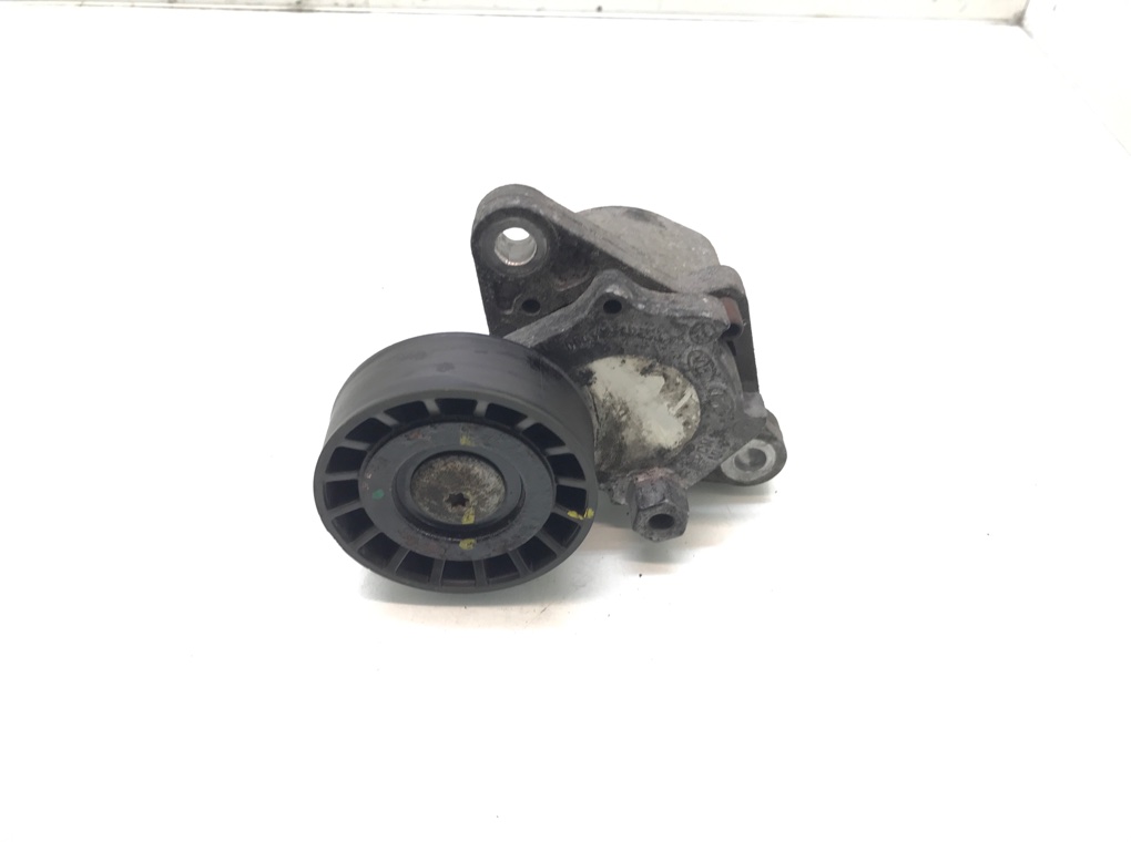 Натяжитель ремня генератора бу для Kia Ceed 1 1.6 CRDi, 2010 г.