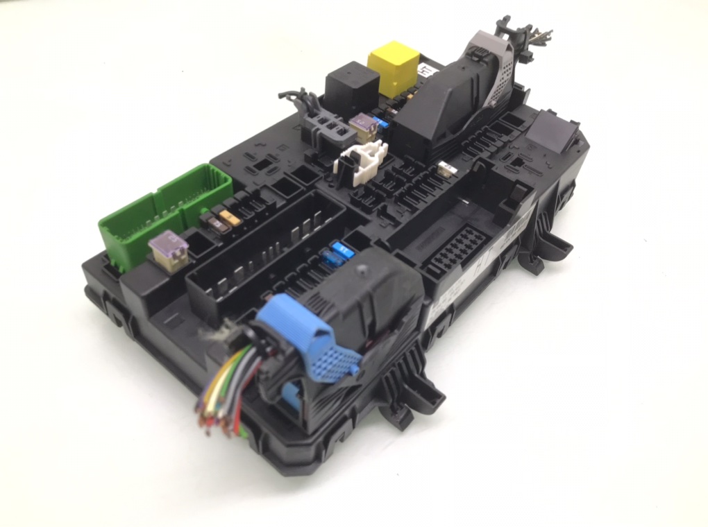 Блок предохранителей бу для Opel Astra H 1.3 CDTi, 2006 г. Блок предохранителей бу для Opel Astra H 1.3 CDTi, 2006 г.