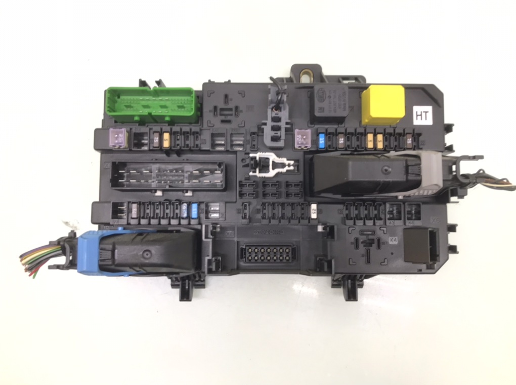 Блок предохранителей бу для Opel Astra H 1.3 CDTi, 2006 г. Блок предохранителей бу для Opel Astra H 1.3 CDTi, 2006 г.