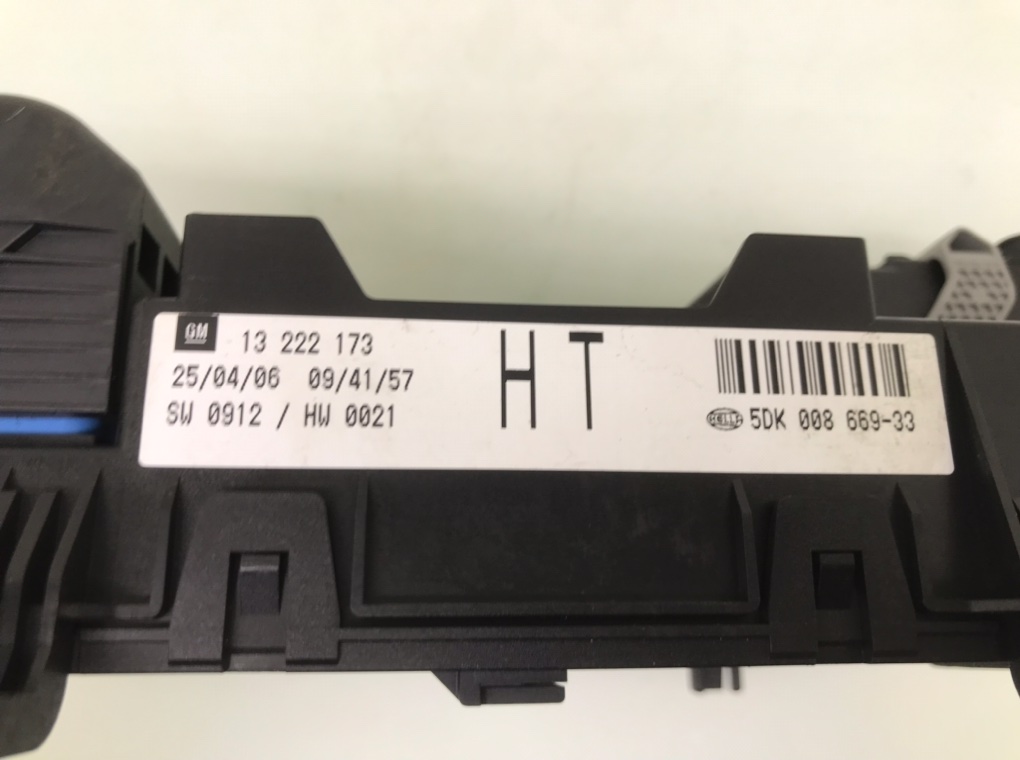 Блок предохранителей бу для Opel Astra H 1.3 CDTi, 2006 г. Блок предохранителей бу для Opel Astra H 1.3 CDTi, 2006 г.