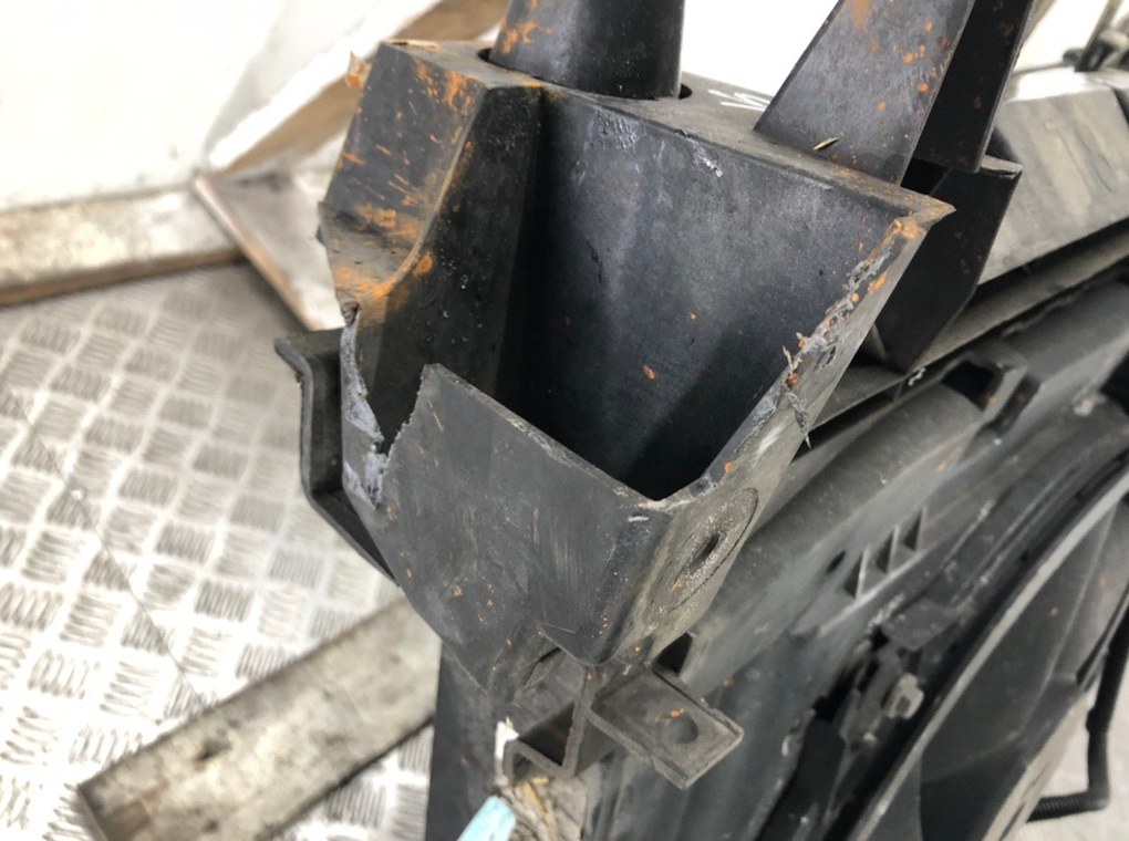 Панель передняя (телевизор) бу для Peugeot 3008  2.0 HDi,  2011 г.