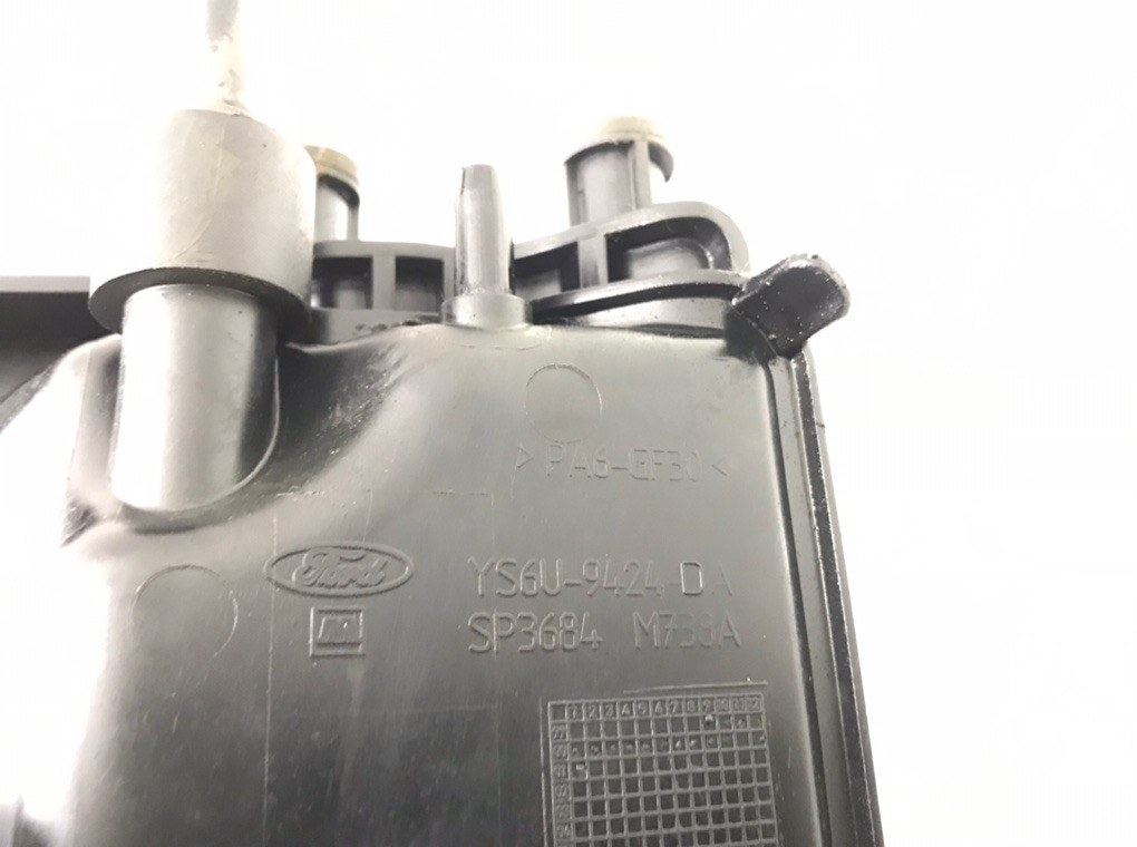 Коллектор впускной бу для Ford Fiesta  1.2 i,  2002 г.