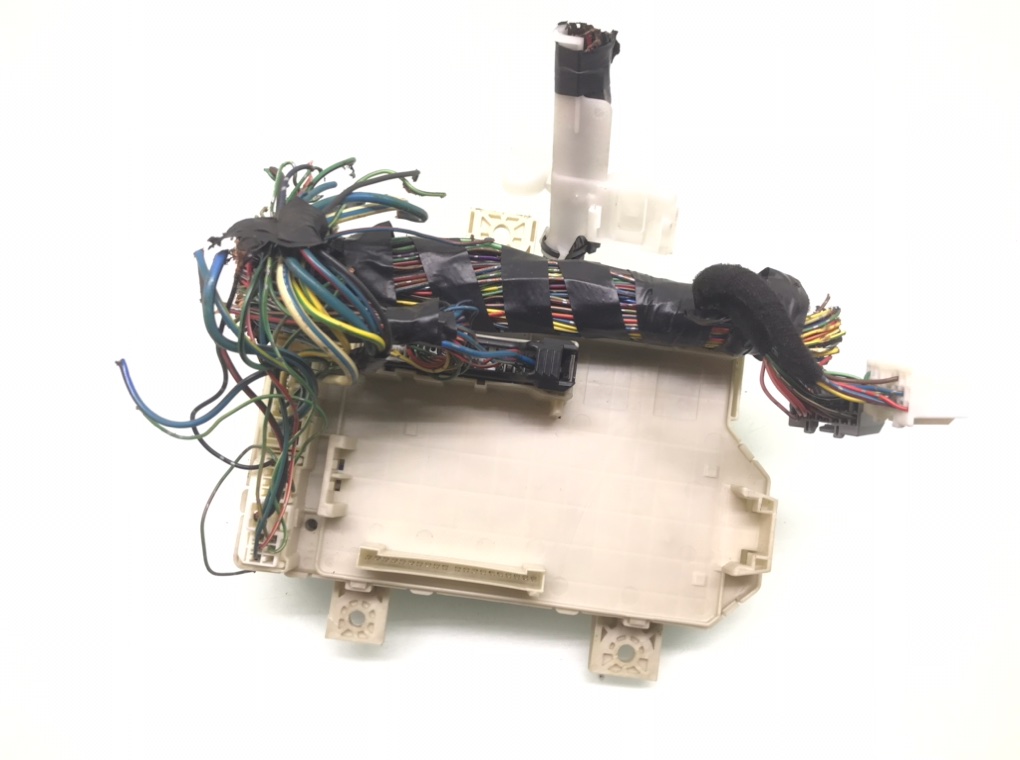 Блок предохранителей бу для Mitsubishi Colt  1.3 i,  2010 г.