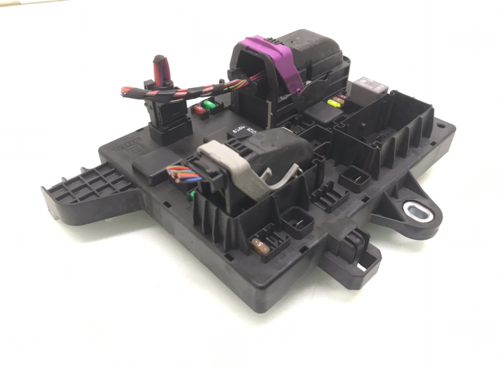 Блок предохранителей бу для Opel Astra J 1.6 i, 2009 г.