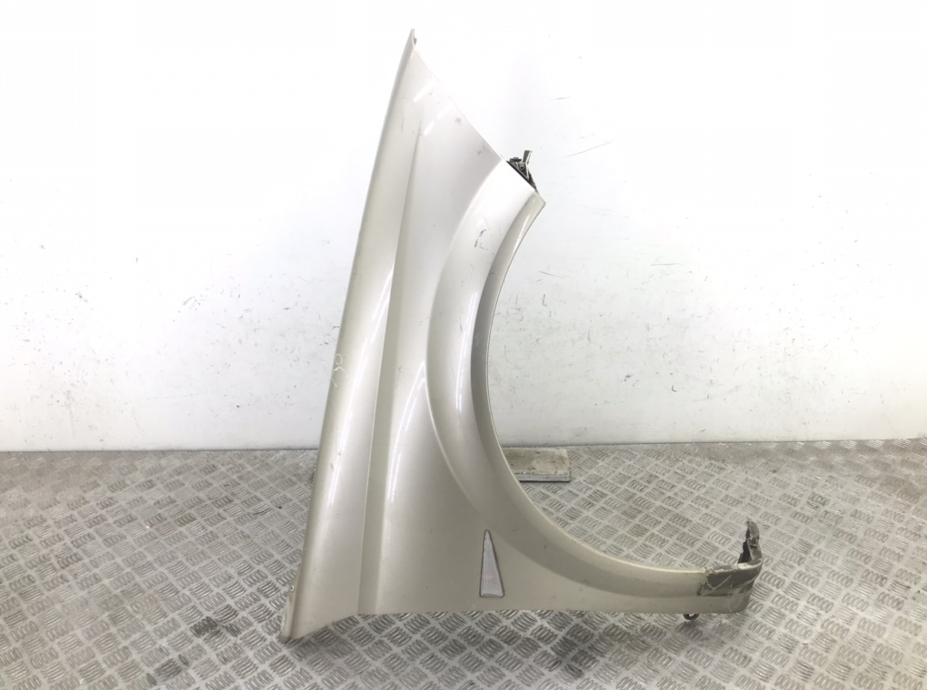 Крыло переднее правое бу для Renault Megane 2 1.6 i, 2004 г.