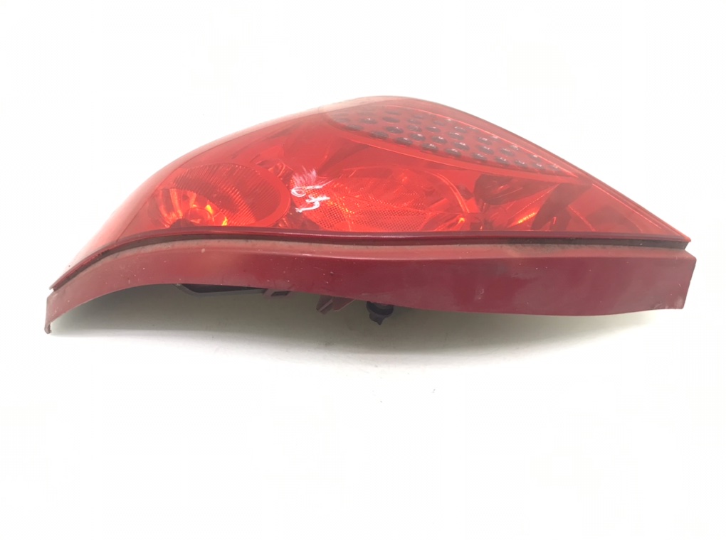 Фонарь задний правый бу для Peugeot 207 CC 1.6 i,  2007 г.