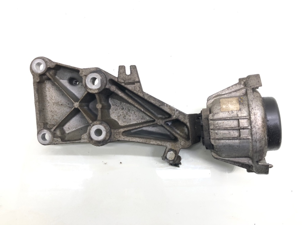 Подушка крепления двигателя бу для BMW 1 E87/E81/E82/E88 1.6 i,  2006 г.
