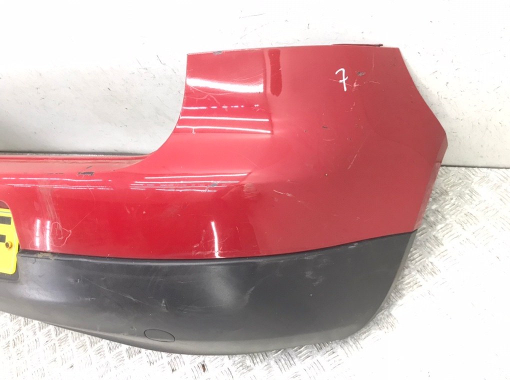 Бампер задний бу для Volkswagen Golf 5 1.6 FSI, 2006 г. Бампер задний бу для Volkswagen Golf 5 1.6 FSI, 2006 г.