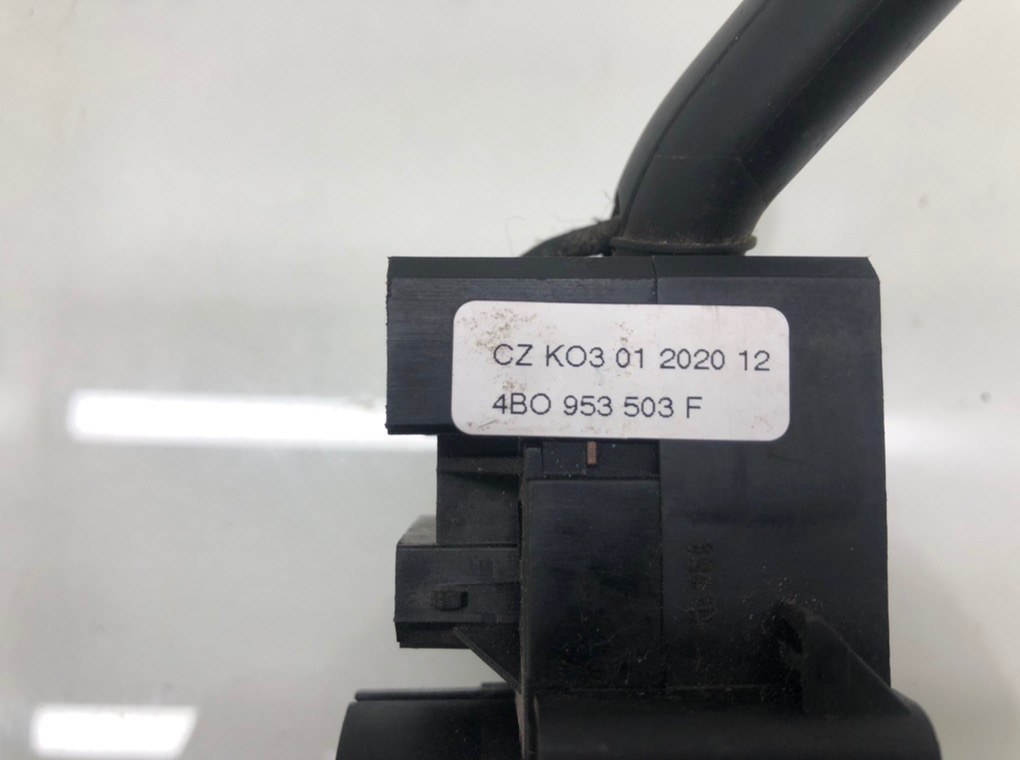 Переключатель подрулевой (стрекоза) бу для Volkswagen Golf 4 1.6 i,  2002 г.