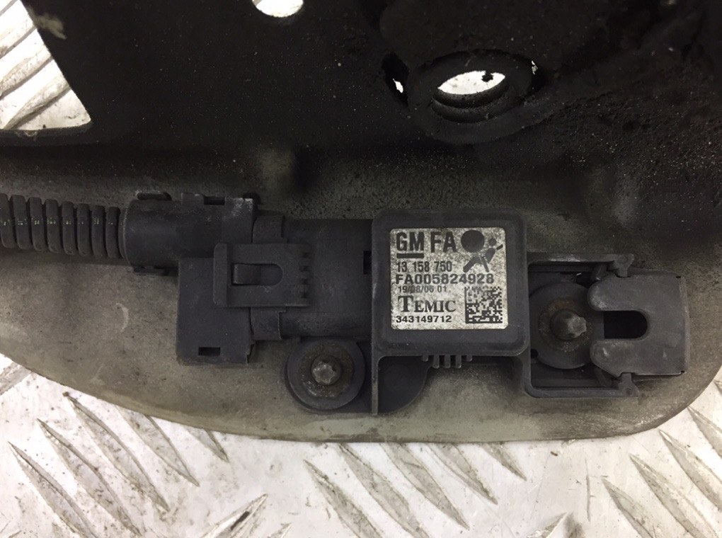 13158750 Планка под капот Opel Zafira B 2006