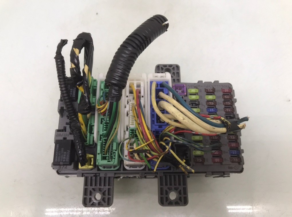 Блок предохранителей бу для Honda Civic 8 2.2 i-CTDi,  2006 г.