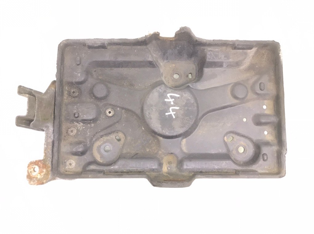 Полка аккумулятора бу для Mitsubishi Pajero 3.2 DiD, 2004 г.