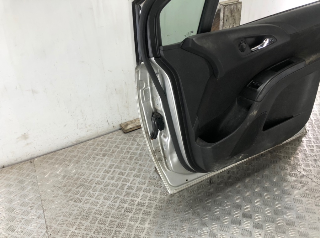 Дверь передняя правая бу для Opel Meriva B 1.3 CDTi,  2010 г.