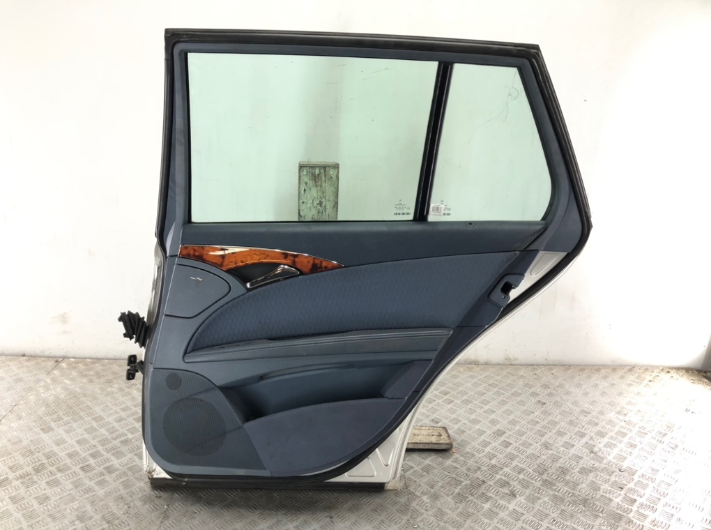 Дверь задняя правая бу для Mercedes E W211 2.7 CDi,  2003 г.