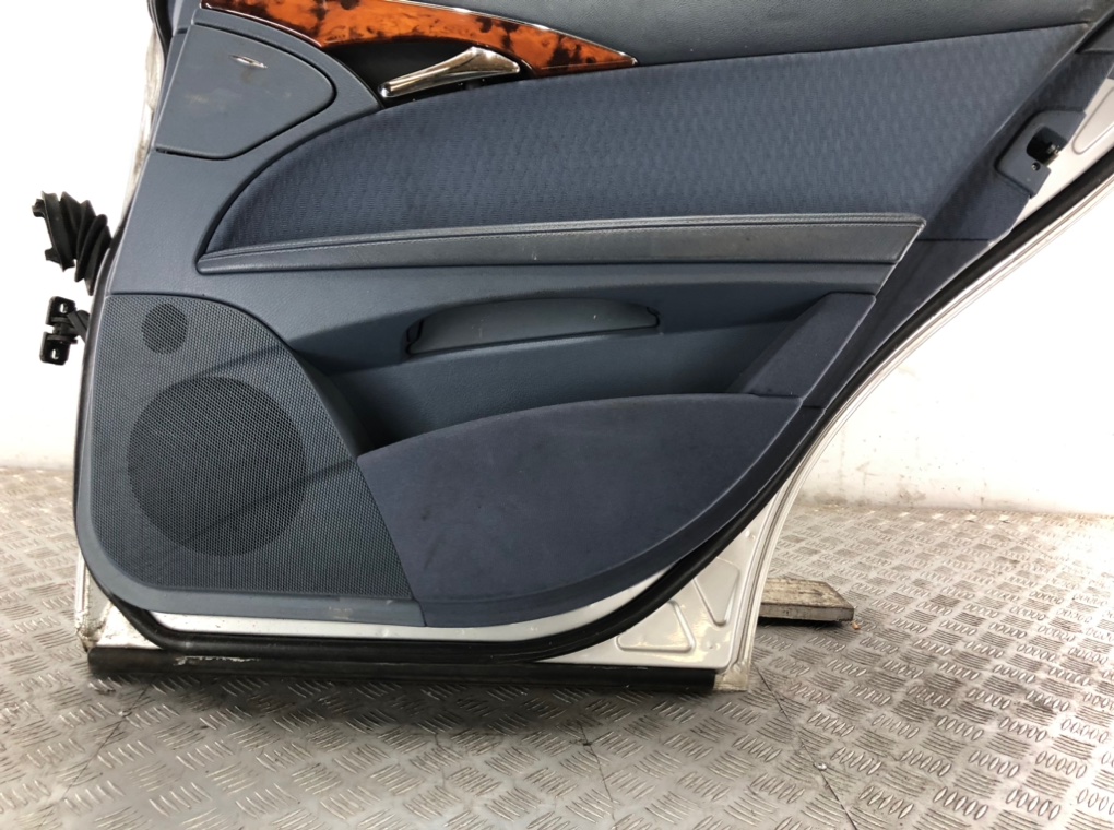 Дверь задняя правая бу для Mercedes E W211 2.7 CDi,  2003 г.