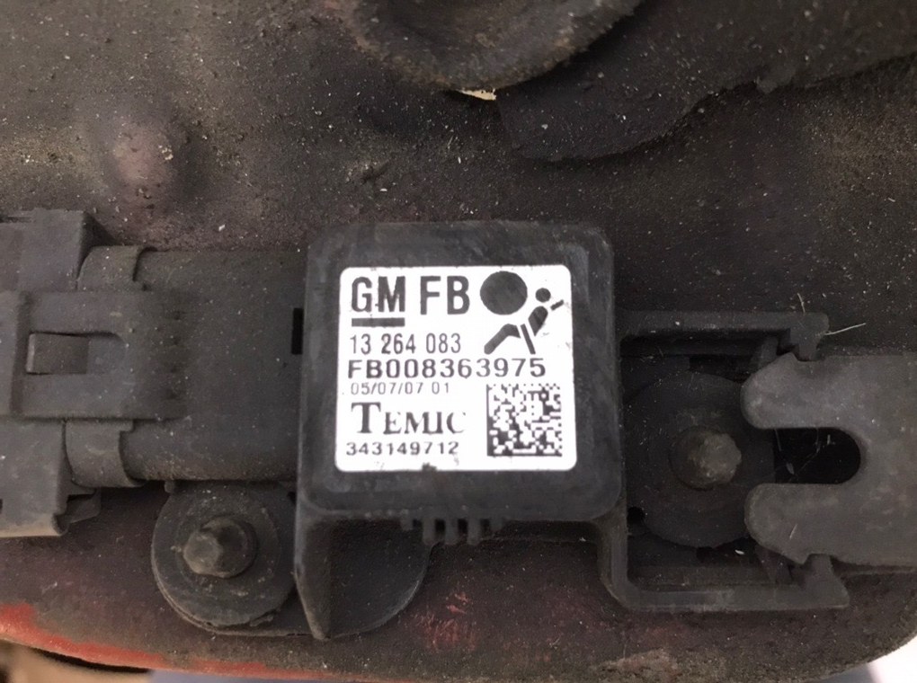 Планка под капот бу для Opel Zafira B 1.6 i, 2007 г. Планка под капот бу для Opel Zafira B 1.6 i, 2007 г.