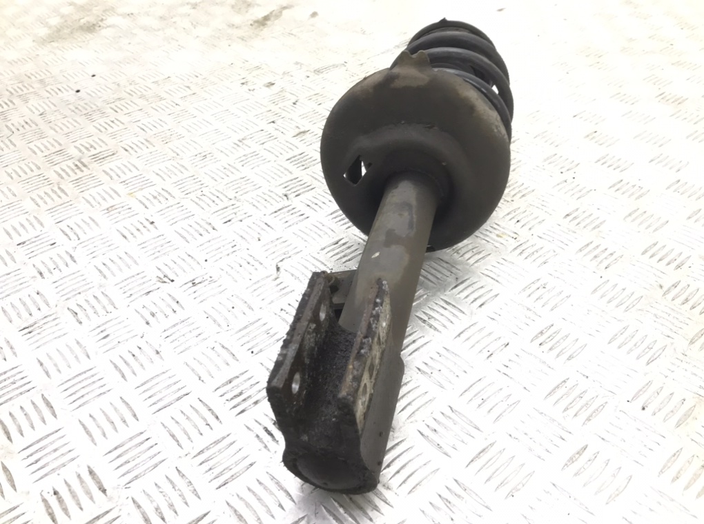 Стойка передняя правая бу для Peugeot 3008  1.6 HDi,  2009 г.