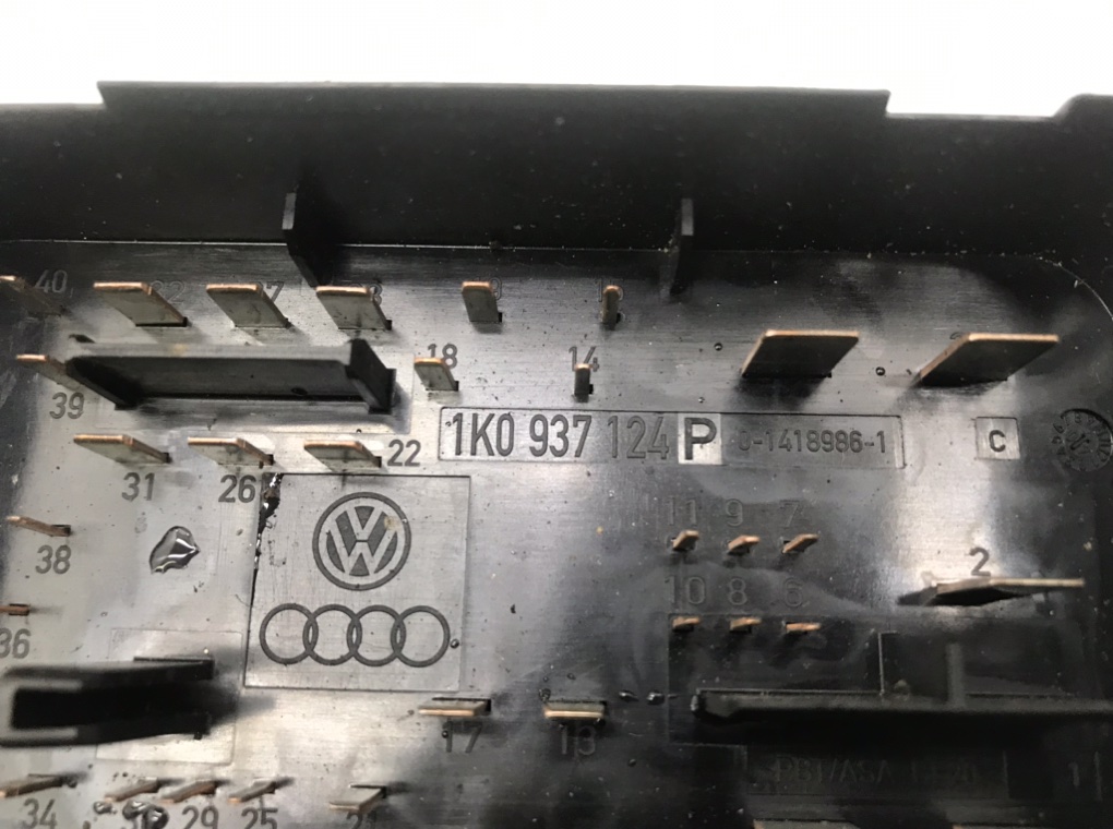 Блок предохранителей бу для Volkswagen Golf 5 2.0 TFSI,  2008 г.