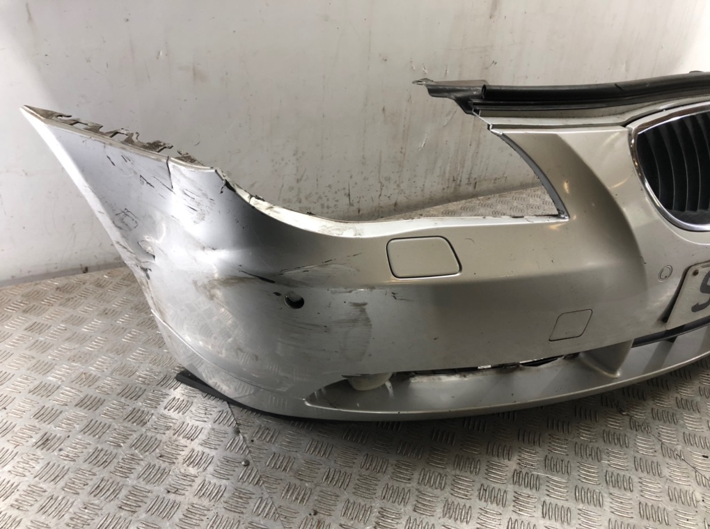 Бампер передний бу для BMW 5 E60/E61 2.5 i,  2005 г.