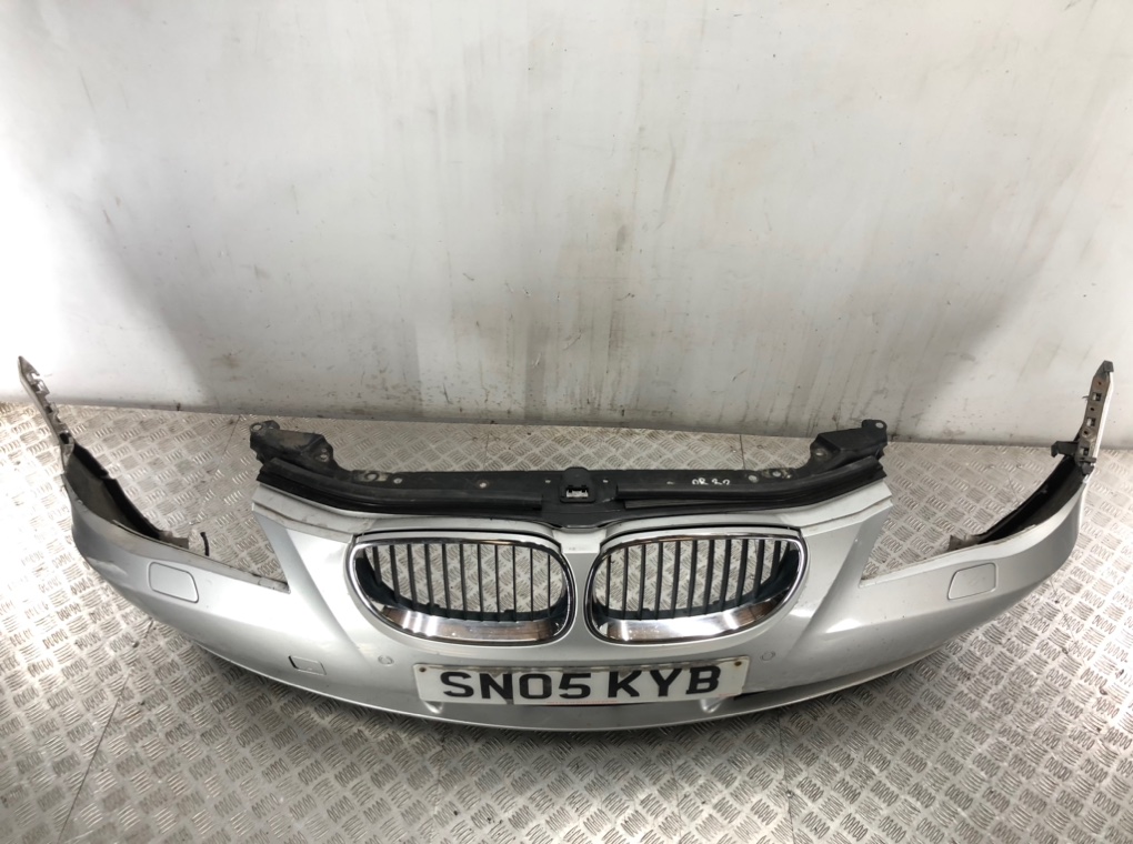 Бампер передний бу для BMW 5 E60/E61 2.5 i,  2005 г.