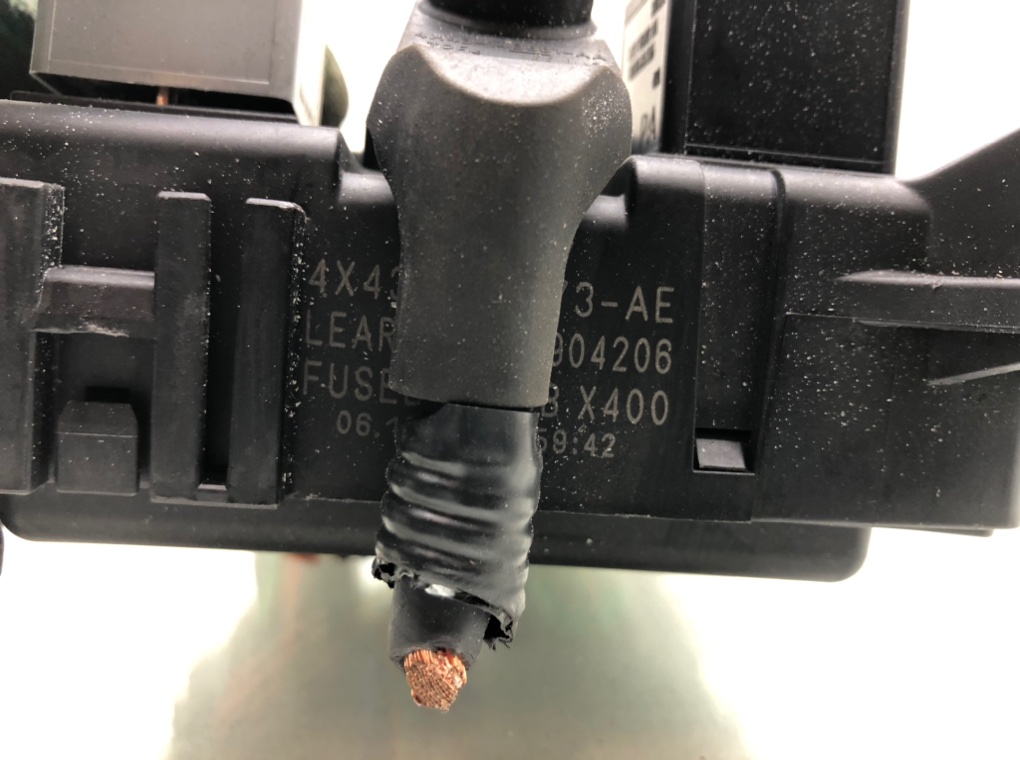 Блок предохранителей бу для Jaguar X-Type 2.0 TD, 2004 г. Блок предохранителей бу для Jaguar X-Type 2.0 TD, 2004 г.