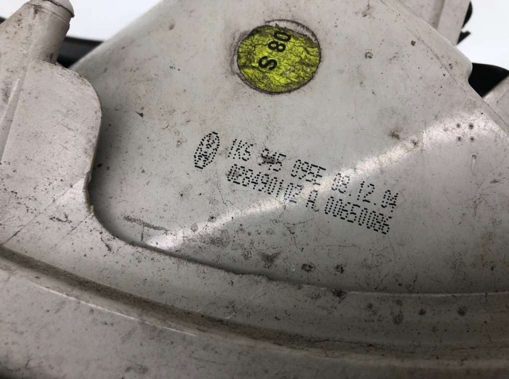 Фонарь задний левый бу для Volkswagen Golf 5 1.6 FSI,  2004 г.