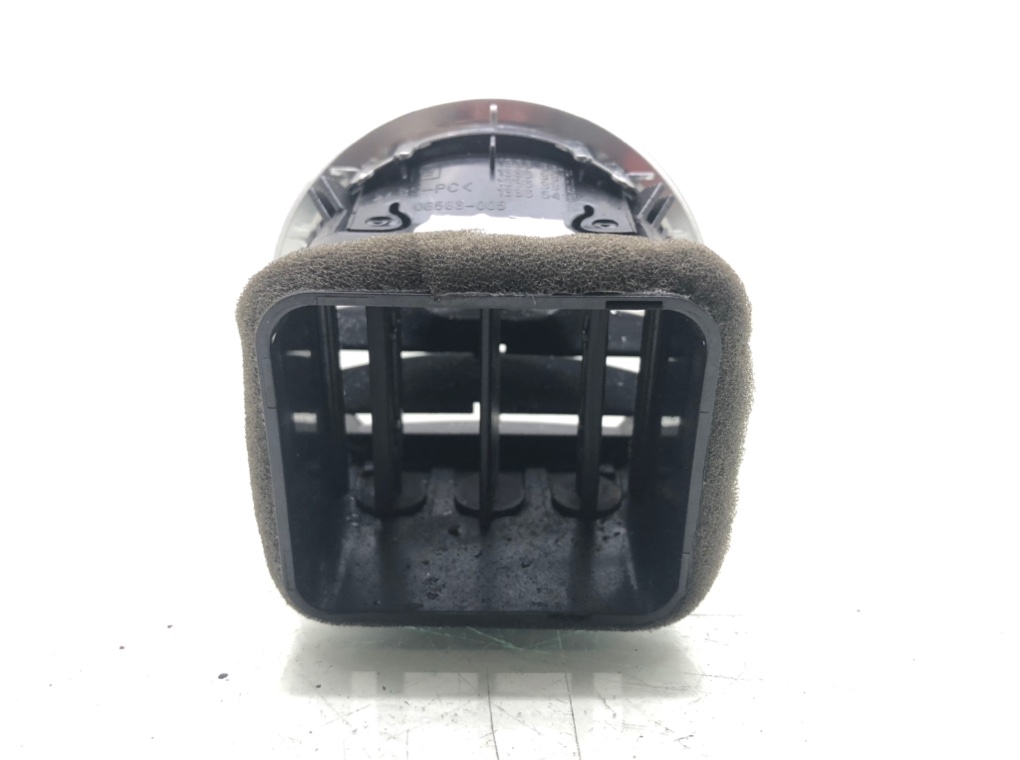 Дефлектор обдува салона бу для Opel Corsa D 1.2 i, 2012 г. Дефлектор обдува салона бу для Opel Corsa D 1.2 i, 2012 г.