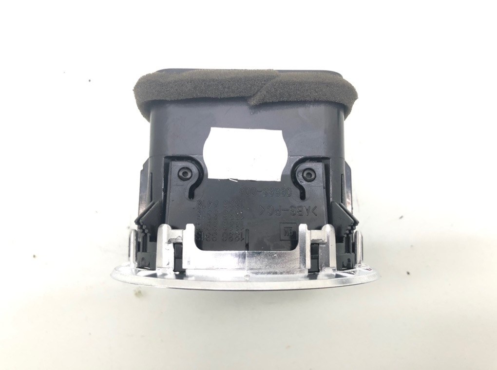 Дефлектор обдува салона бу для Opel Corsa D 1.2 i, 2012 г. Дефлектор обдува салона бу для Opel Corsa D 1.2 i, 2012 г.