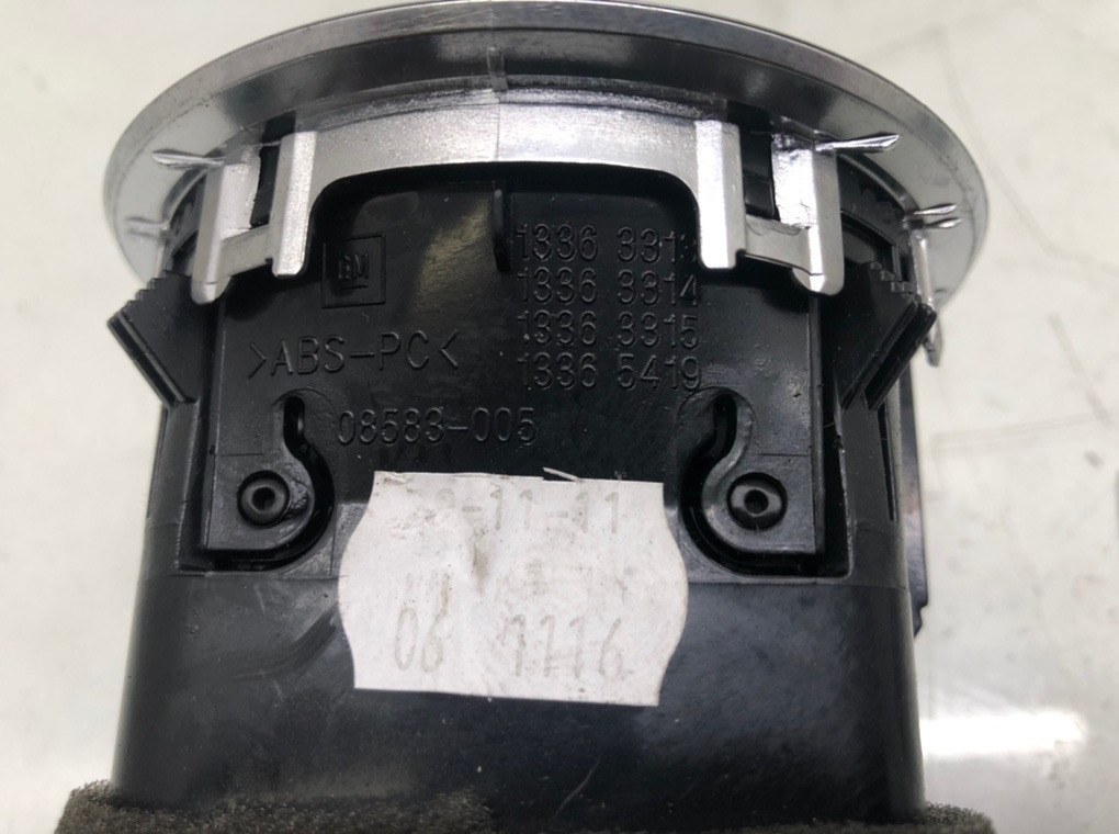 Дефлектор обдува салона бу для Opel Corsa D 1.2 i, 2012 г. Дефлектор обдува салона бу для Opel Corsa D 1.2 i, 2012 г.