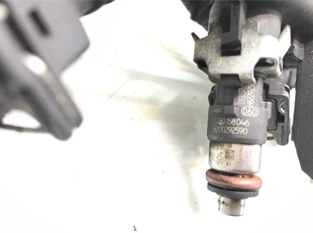 Топливная рампа бу для Renault Clio  1.2 i,  2006 г.