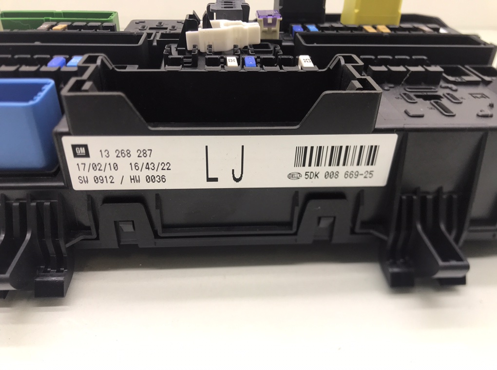 Блок предохранителей бу для Opel Zafira B 1.6 i,  2010 г.