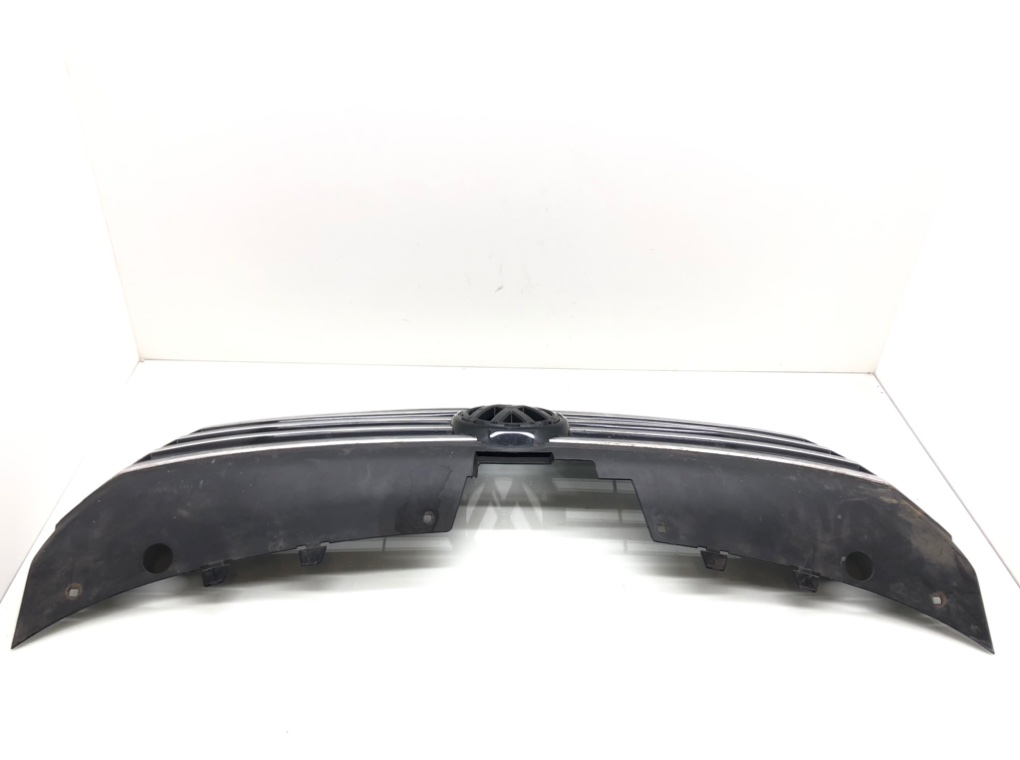 Решетка радиатора бу для Volkswagen Passat B7 2.0 TDi, 2012 г. Решетка радиатора бу для Volkswagen Passat B7 2.0 TDi, 2012 г.