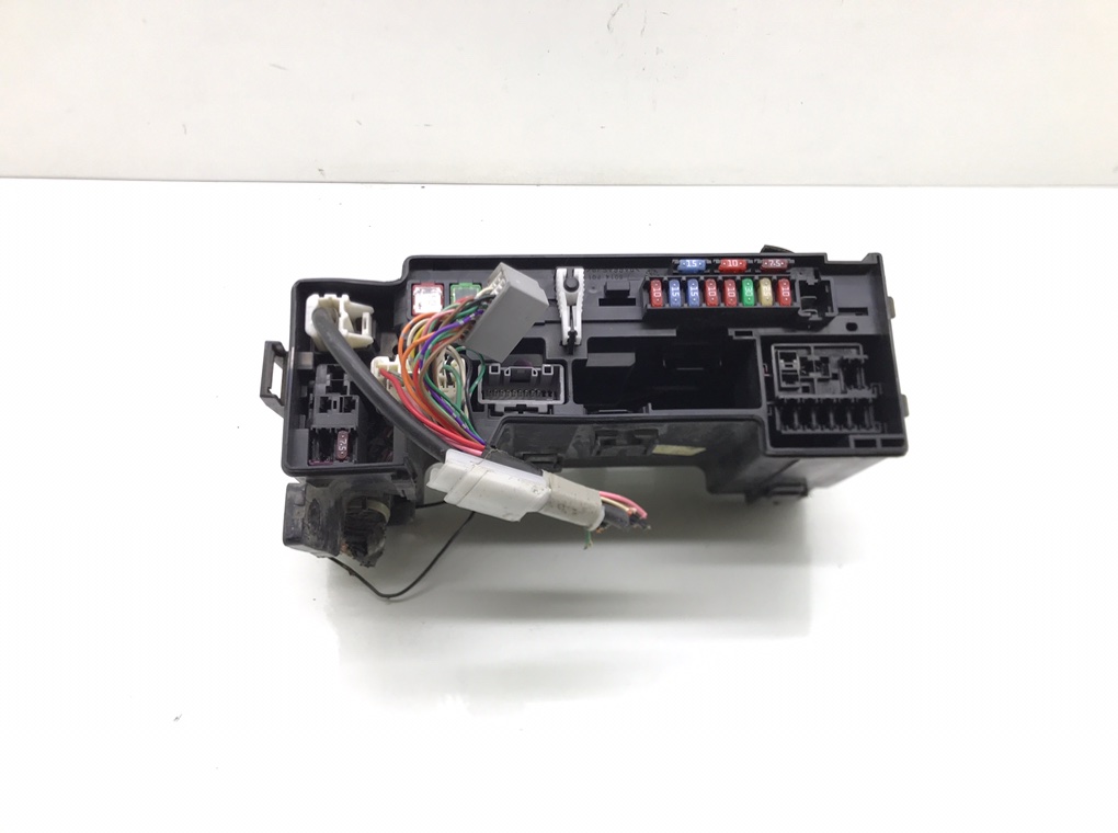 Блок предохранителей бу для Ford Fiesta 5 1.4 i, 2005 г. Блок предохранителей бу для Ford Fiesta 5 1.4 i, 2005 г.