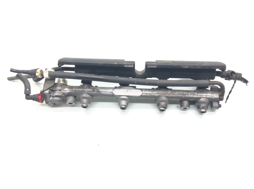 Топливная рампа бу для Ford Fiesta 1.2 i, 1997 г. Топливная рампа бу для Ford Fiesta 1.2 i, 1997 г.