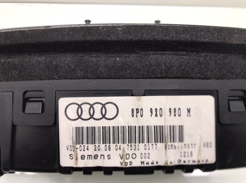 Щиток приборов (приборная панель) бу для Audi A3 8P 1.6 FSI,  2004 г.
