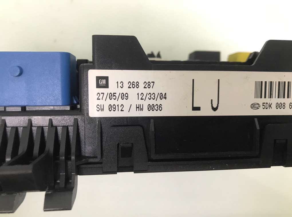 Блок предохранителей бу для Opel Zafira B 1.6 i,  2009 г.