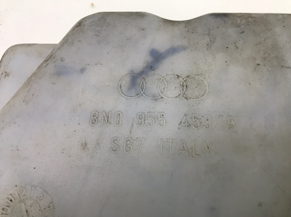 Бачок омывателя бу для Audi TT 8N 1.8 Ti,  2004 г.