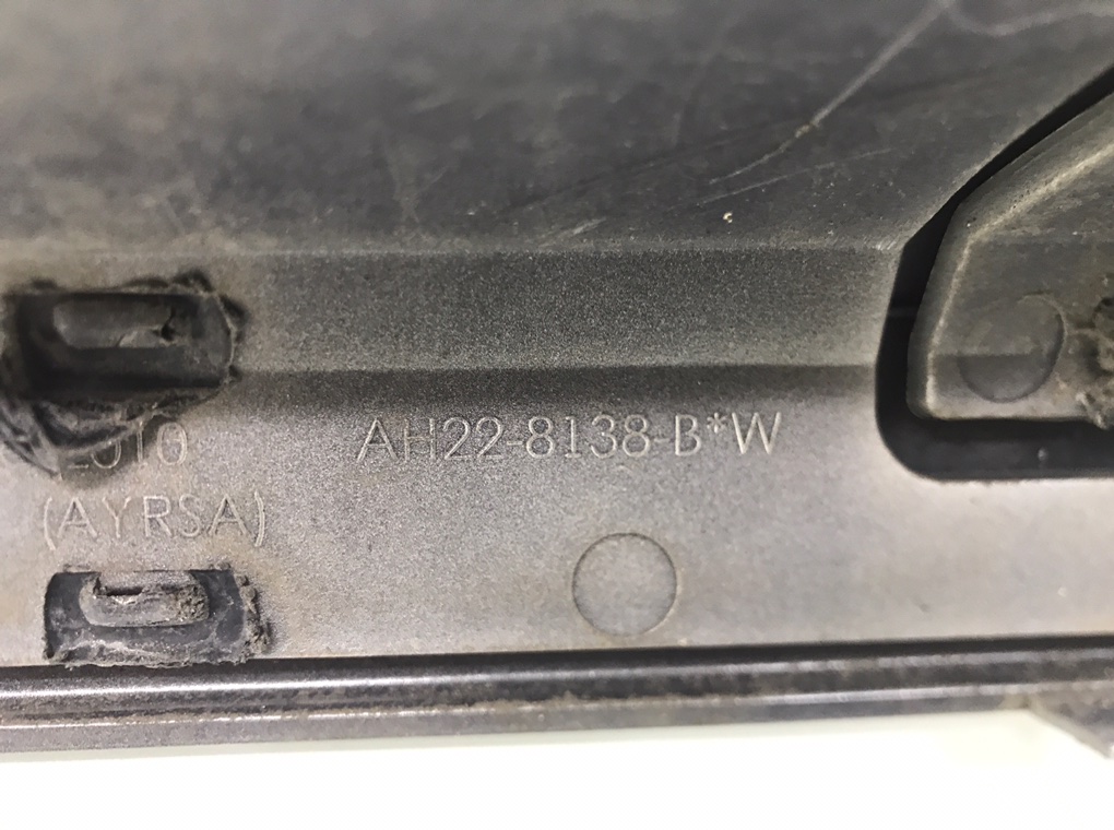 Решетка радиатора бу для Land Rover Discovery 4 3.0 TD, 2010 г. Решетка радиатора бу для Land Rover Discovery 4 3.0 TD, 2010 г.