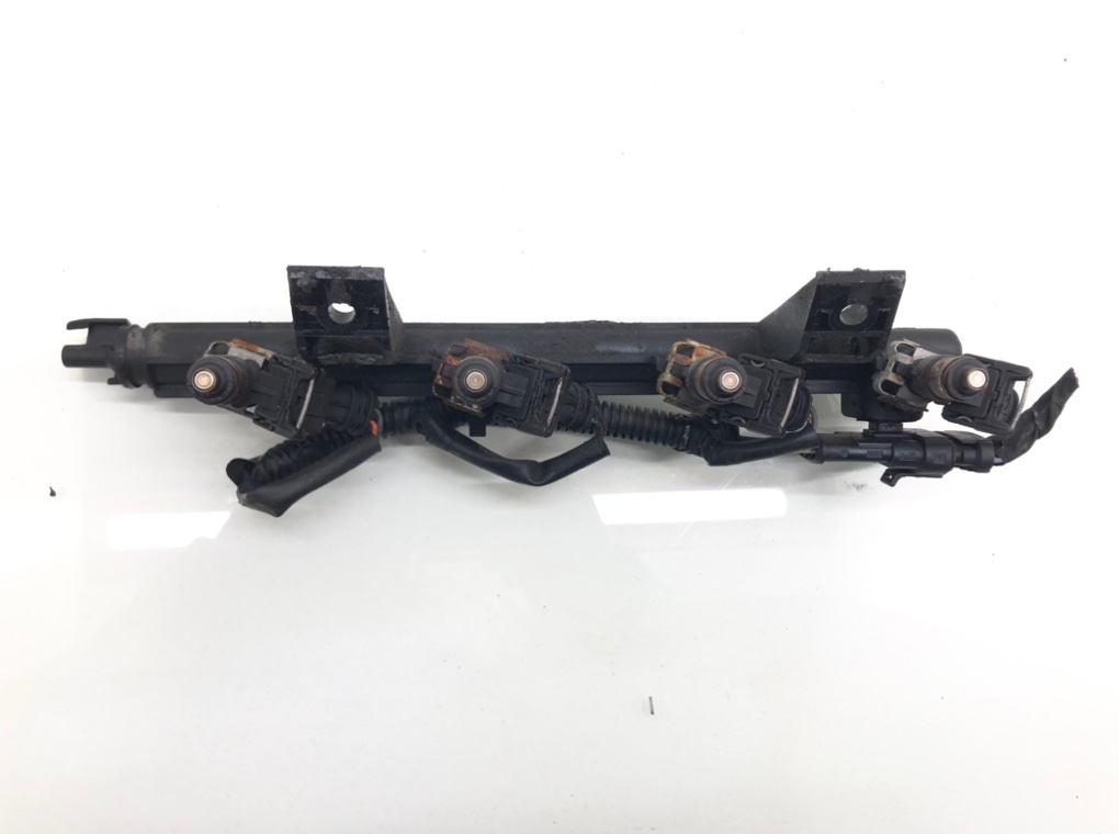 Топливная рампа бу для Renault Clio  1.2 i,  2009 г.