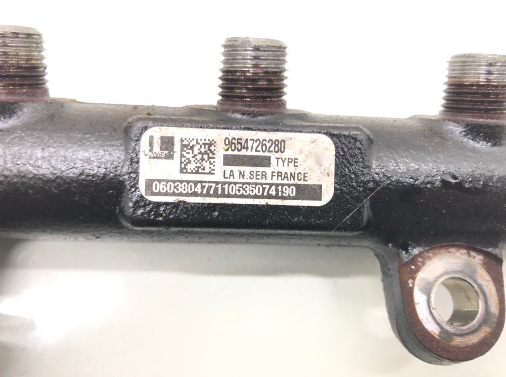 Топливная рампа бу для Peugeot 407  2.0 HDi,  2006 г.