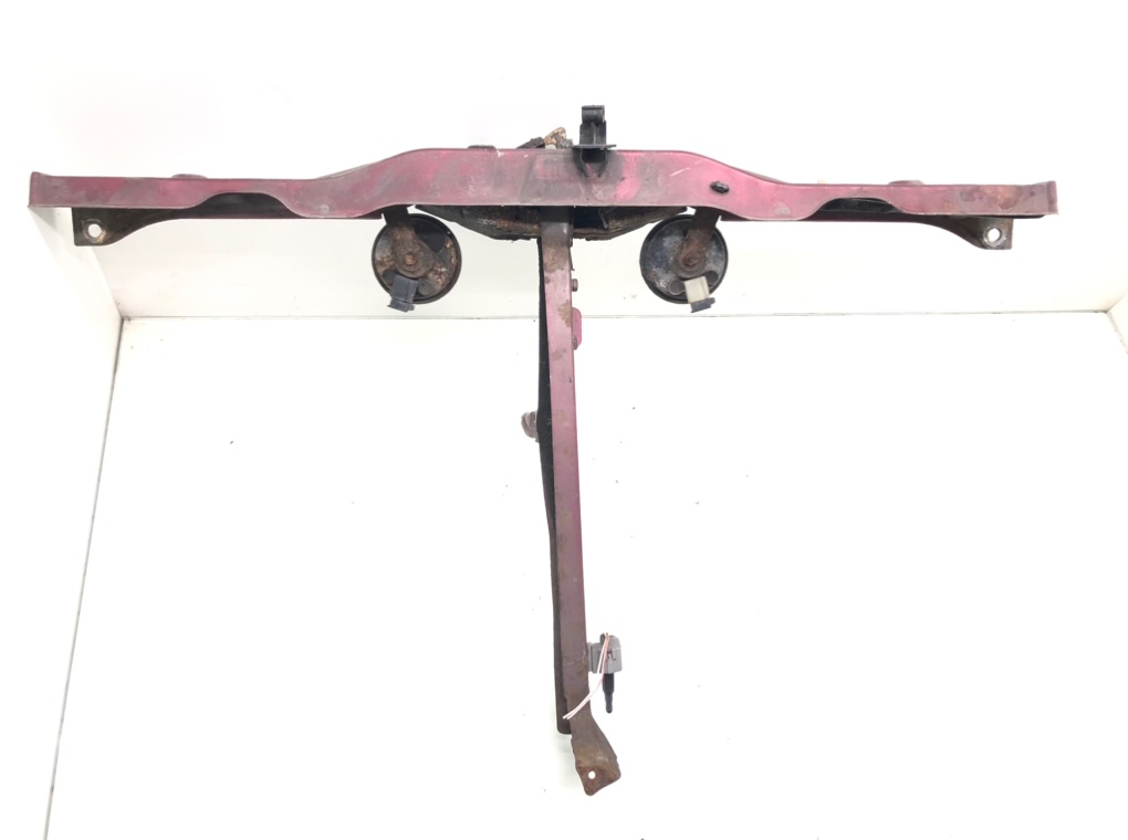 Планка под капот бу для Toyota Avensis  2.0 D-4D,  2005 г.