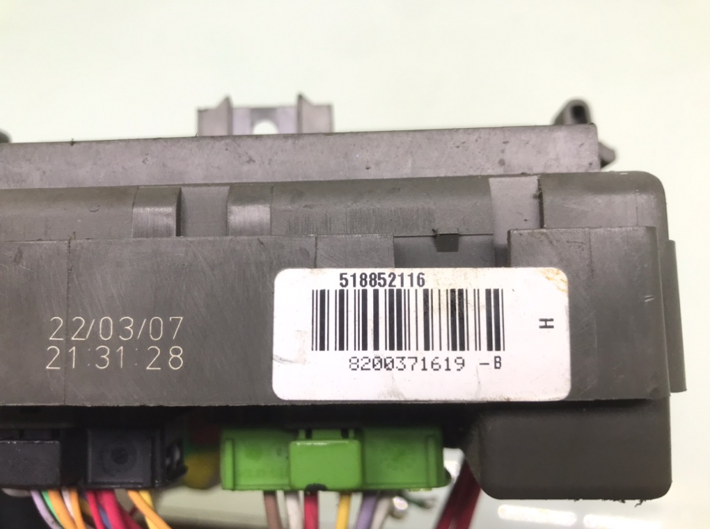 Блок предохранителей бу для Renault Laguna 2 2.0 i, 2007 г. Блок предохранителей бу для Renault Laguna 2 2.0 i, 2007 г.