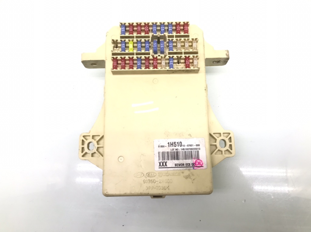 Блок предохранителей бу для Hyundai i30 1.6 CRDi, 2007 г. Блок предохранителей бу для Hyundai i30 1.6 CRDi, 2007 г.