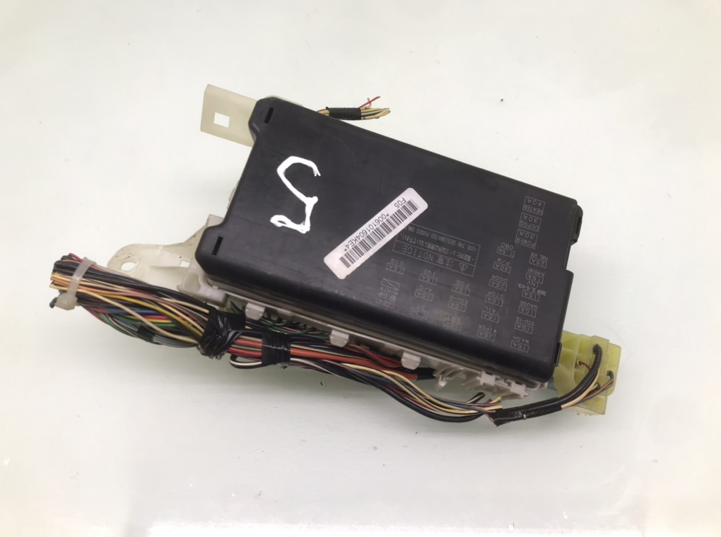 Блок предохранителей бу для Toyota Corolla  2.0 D-4D,  2005 г.