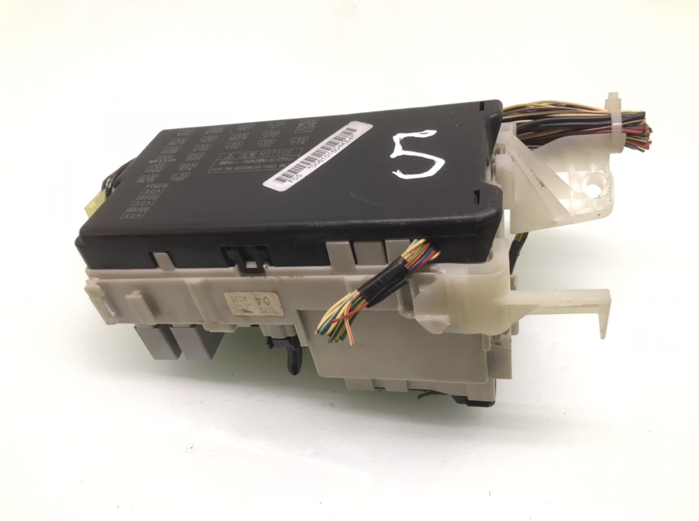 Блок предохранителей бу для Toyota Corolla  2.0 D-4D,  2005 г.