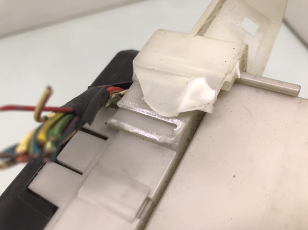 Блок предохранителей бу для Toyota Corolla  2.0 D-4D,  2005 г.