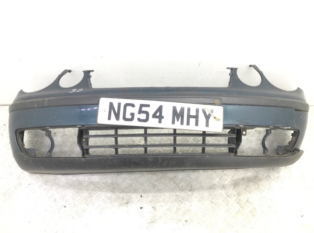 Бампер передний бу для Volkswagen Polo 4 1.4 i, 2004 г.