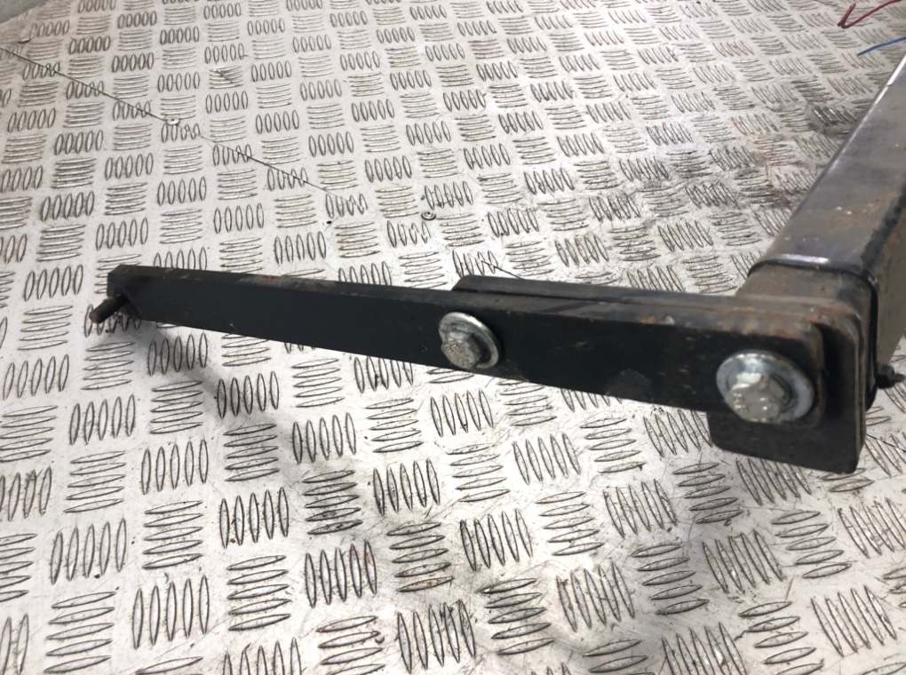 Прицепное устройство (фаркоп) бу для Ford Fiesta  1.3 i,  2002 г.
