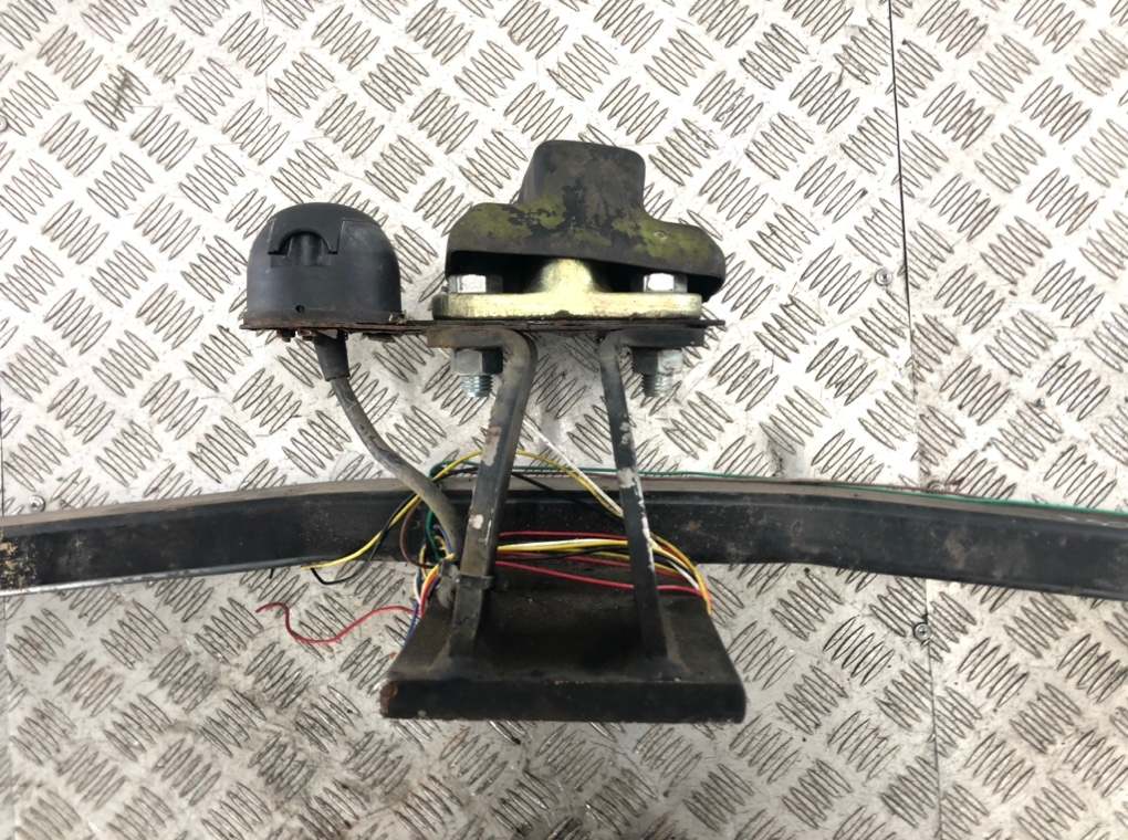 Прицепное устройство (фаркоп) бу для Ford Fiesta  1.3 i,  2002 г.
