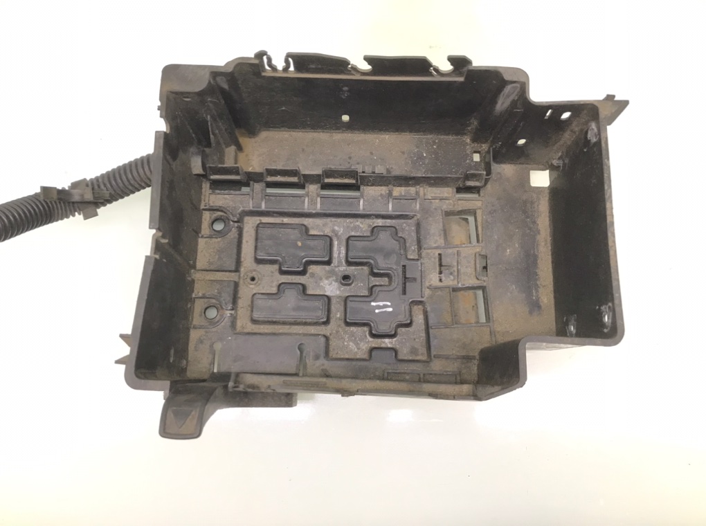 Полка аккумулятора бу для Citroen C3 1 1.6 i, 2005 г. Полка аккумулятора бу для Citroen C3 1.6 i, 2005 г.